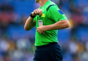 Photo of a soccer referee pulling a yellow card. Represents regulatory oversight as a metaphor for regulatory agencies that govern Forex brokers around the world.